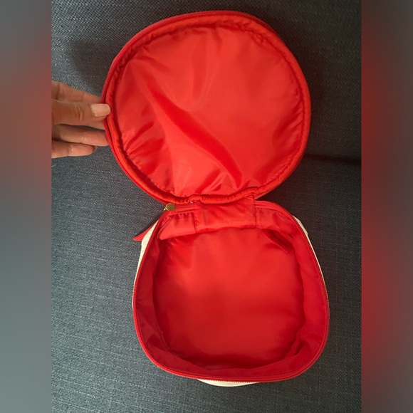 NWOT Shiseido Take Me To Ginza Round Medium Cosmetics Travel Pouch Red & White - Picture 5 of 11